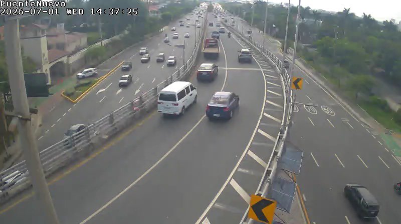 ATVInforma's tweet photo. #ATVInforma | Desde el sistema de videovigilancia del #CMVS se observa el flujo vehicular en distintos puntos de la Av. Samborondón.
⚠️Conduzca con cuidado y respete las señales de tránsito. https://t.co/FcqbvXydGb
