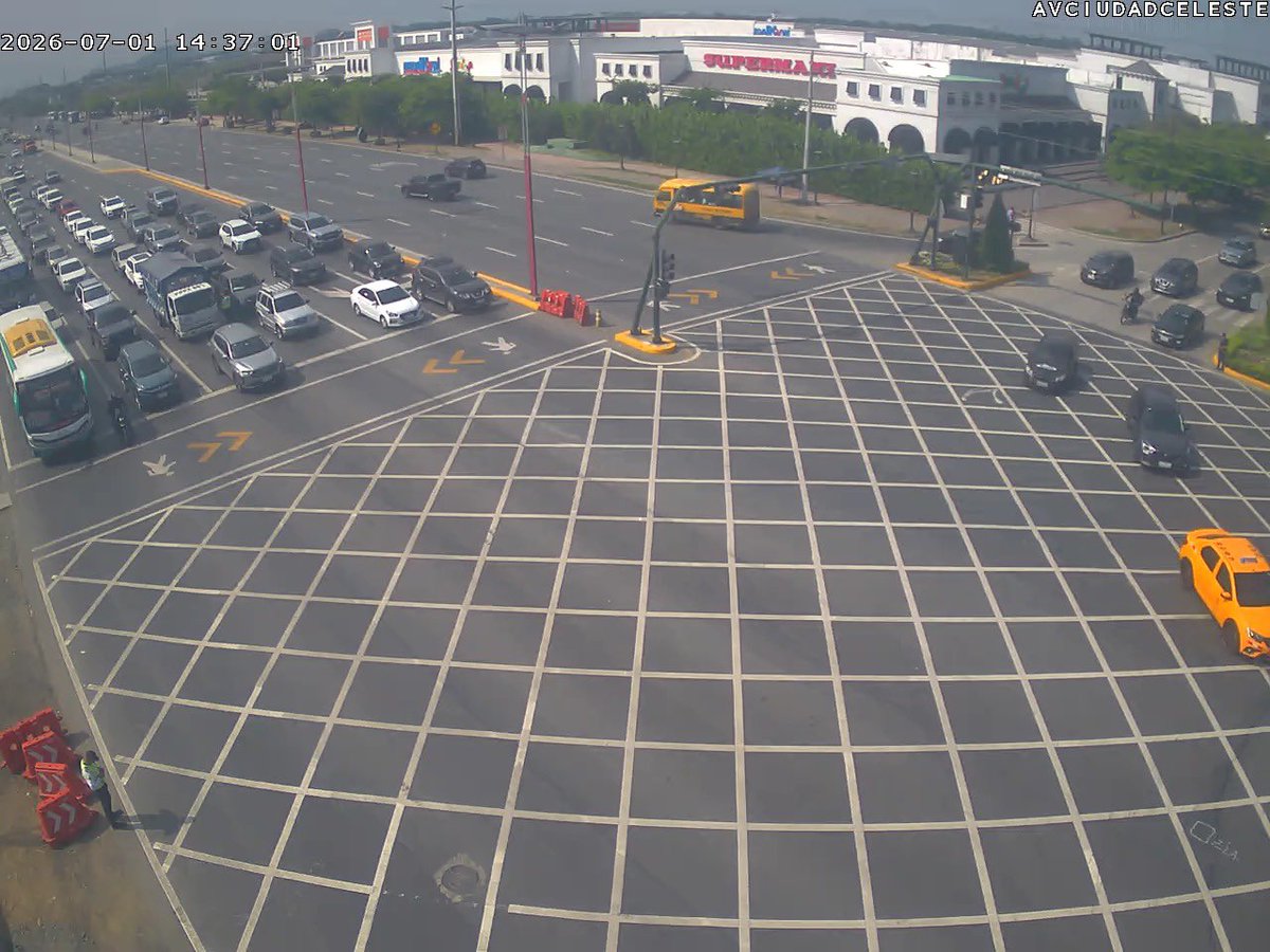 ATVInforma's tweet photo. #ATVInforma | Desde el sistema de videovigilancia del #CMVS se observa el flujo vehicular en distintos puntos de la Av. Samborondón.
⚠️Conduzca con cuidado y respete las señales de tránsito. https://t.co/FcqbvXydGb