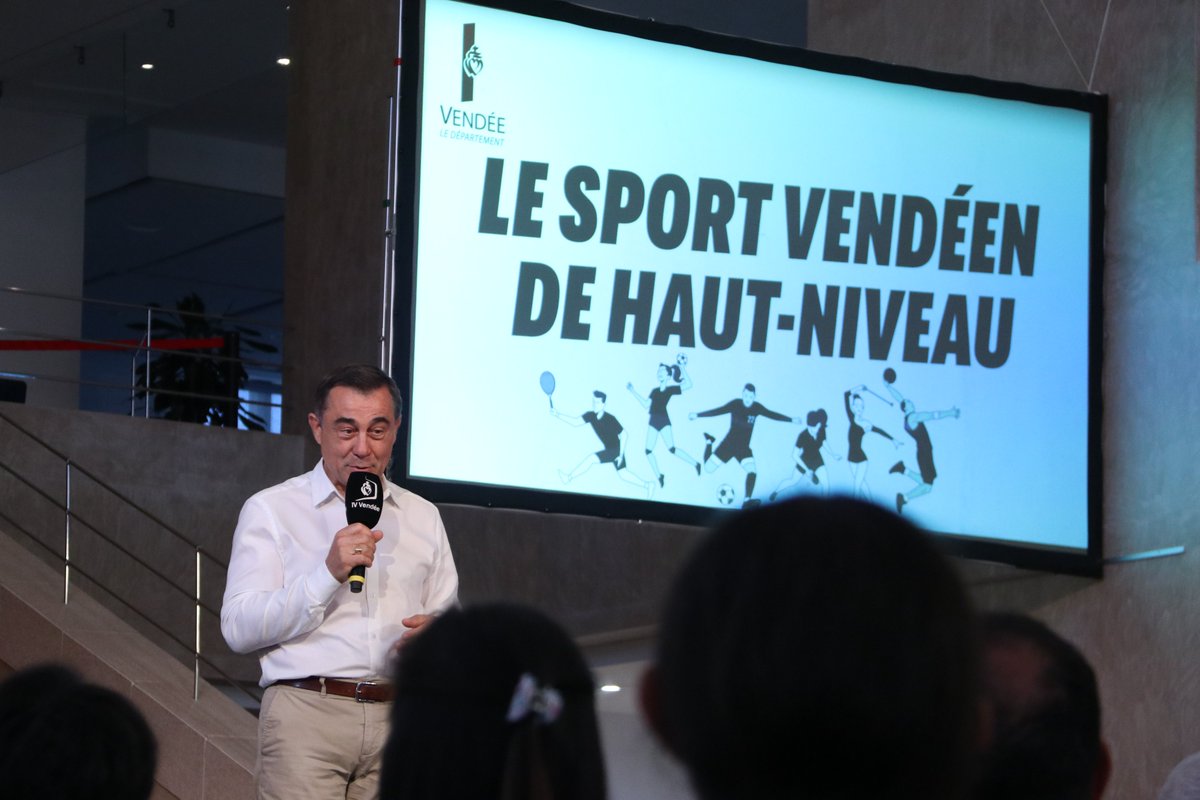 DepVendee's tweet photo. 🔴⚪ Le sport vendéen à l’honneur

🏆 Le Département a reçu, ce 1er juillet, 11 clubs vendéens qui ont marqué la saison 2025-2026 par des montées à des hauts niveaux en compétition.

🌐 Plus d’infos : https://t.co/xbXJ3nfxw3 https://t.co/mebJQK6JdZ