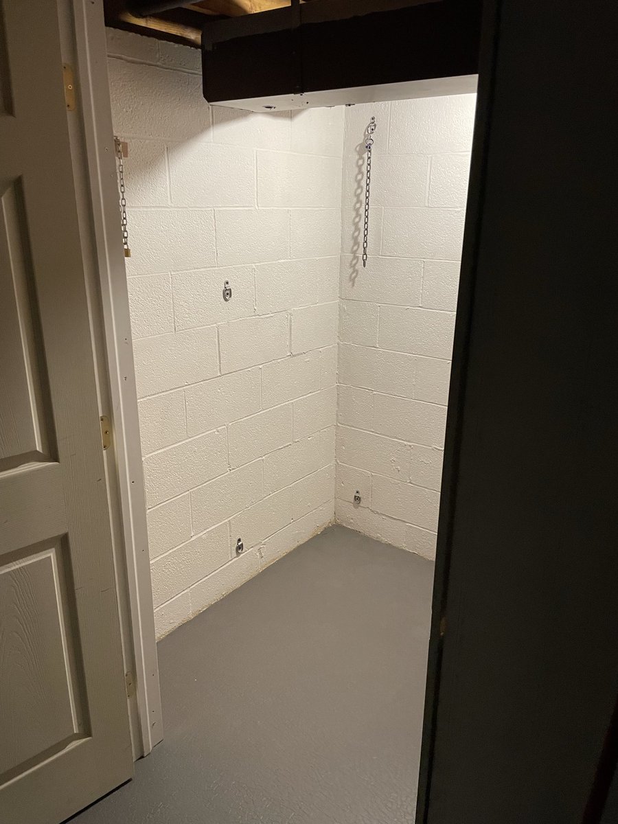 mydirtyhalf's tweet photo. @Heavy_Bound No steel bars here unfortunately, but highly recommend the idea. 😈 https://t.co/irEM4IqUsz
