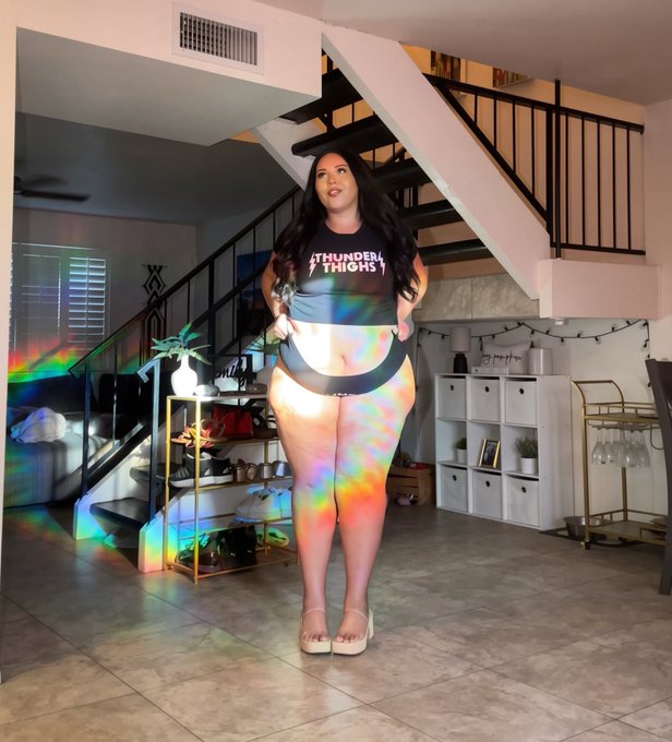 Jewlieah - thick thighs save lives🥰 https://t.co/b9jMSxZ8gI