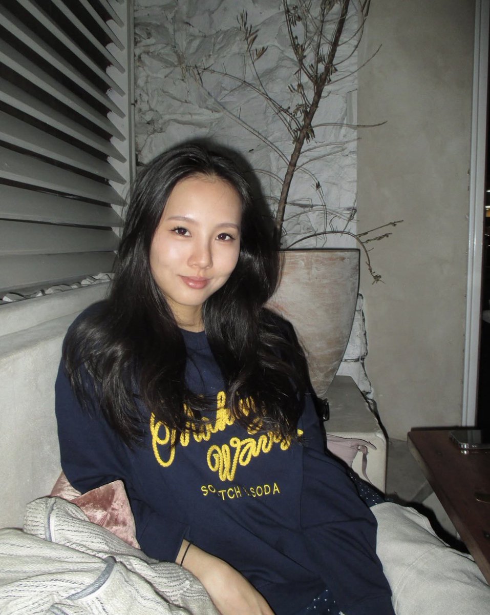 _ellydai's tweet photo. hiii it’s elly! 
i’m new to x, so here’s an intro

I’m an australian 🇦🇺 born chinese 🇨🇳, now living in sf🌁. 

just joined @variantui as a design engineer and storyteller

current hobbies: 
> love chatting about export controls 
> long walks near data centers
> memorizing org charts
> touring frontier labs
> pilates 

let’s connect if you have security clearance or you’re a member of technical staff ;)