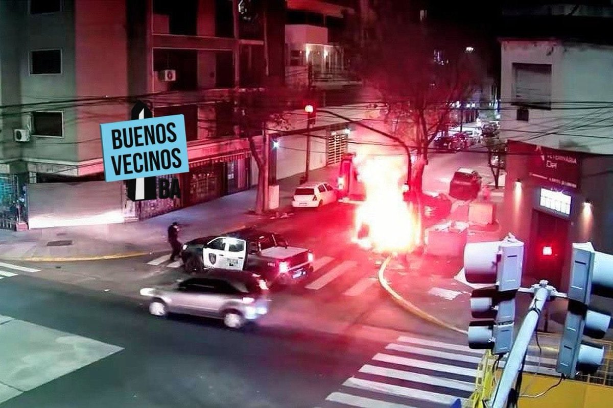 VIVABalvanera's tweet photo. 🔴Prisión preventiva para un hombre que incendió un contenedor y puso en riesgo a vecinos en Parque Chacabuco
La Justicia porteña dictó la prisión preventiva para un hombre con antecedentes penales acusado de incendiar intencionalmente un contenedor de basura.

#BuenosVecinosBA https://t.co/qFuL7sIoyU