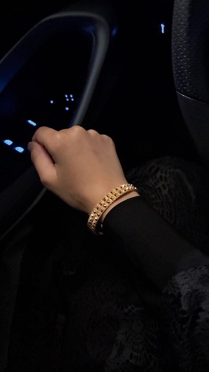 manar4ill's tweet photo. إن تدلعت .. يزهاك الدلع والدلال 
وإن لبست الذهب قلنا ذهب وذهبه❤️ https://t.co/W0ECbOL2OK