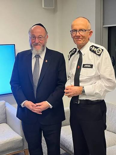Shambles151's tweet photo. @UnityNewsNet "Britain’s Chief Rabbi, Sir Ephraim Mirvis, has frequently referred to the Israel Defense Forces (IDF) as "our heroic soldiers" and expressed immense pride in their actions and in the fact that his own son, Danny, served with them in Gaza." https://t.co/IJ1KC6gLCy
