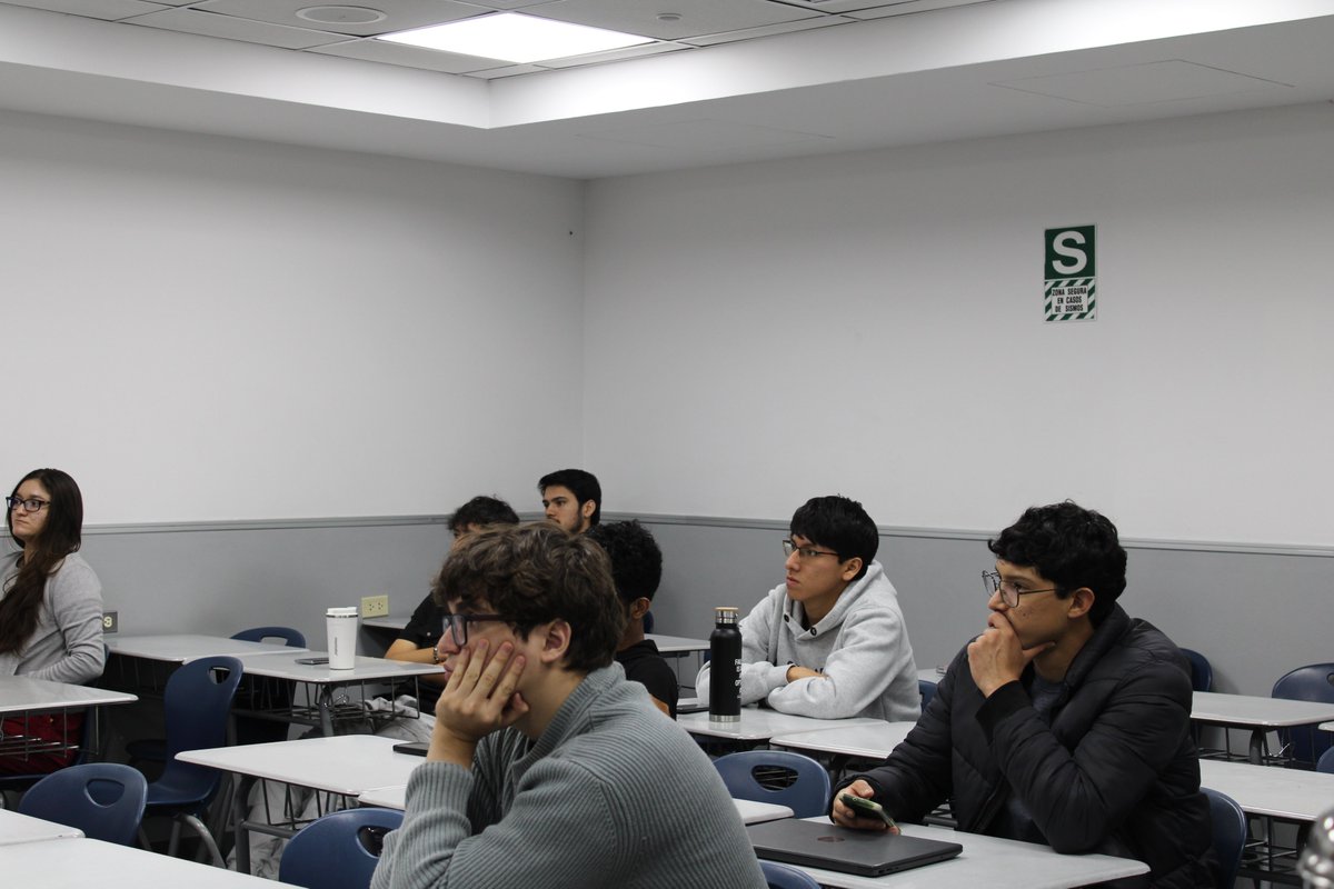 AnGPT_pe's tweet photo. 🌙 First week of June we delivered a talk at @UdelPacifico in Peru 🇵🇪 on the 4 generations of blockchain — and shared what we're building on @MidnightNtwrk, where programmable privacy IS the 4th gen. 🔐
@IvanJRomeroS &amp; I, proud to represent the Midnight communities 💙 #Web3‌‌ https://t.co/L8MsmasR5D