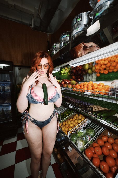 Abigaiil Morris - 1 pic. I’m going to the store. Do you need anything, daddy? 😇 https://t.co/bd5WadaVha