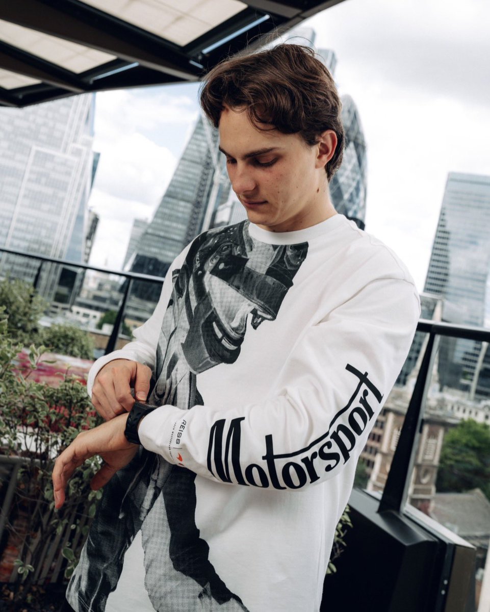 laurogeitabat's tweet photo. OSCAR MODELLING THE NEW MCLAREN MERCH 😮‍💨 https://t.co/TfULBVfTl4