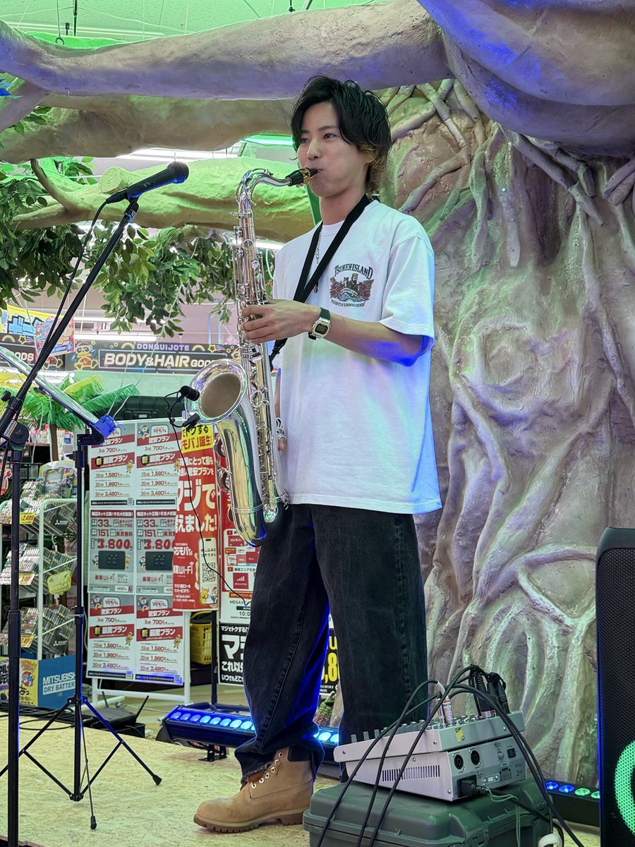 pokemon_hayato's tweet photo. 6/27 の思い出 ①
宜野湾のドン・キホーテのイベント行ったら　Teechi（てぃーち）　のGakuさんも来ててサックスの音色に感動した🥹

#Teechi https://t.co/ZsGPEI29Pq