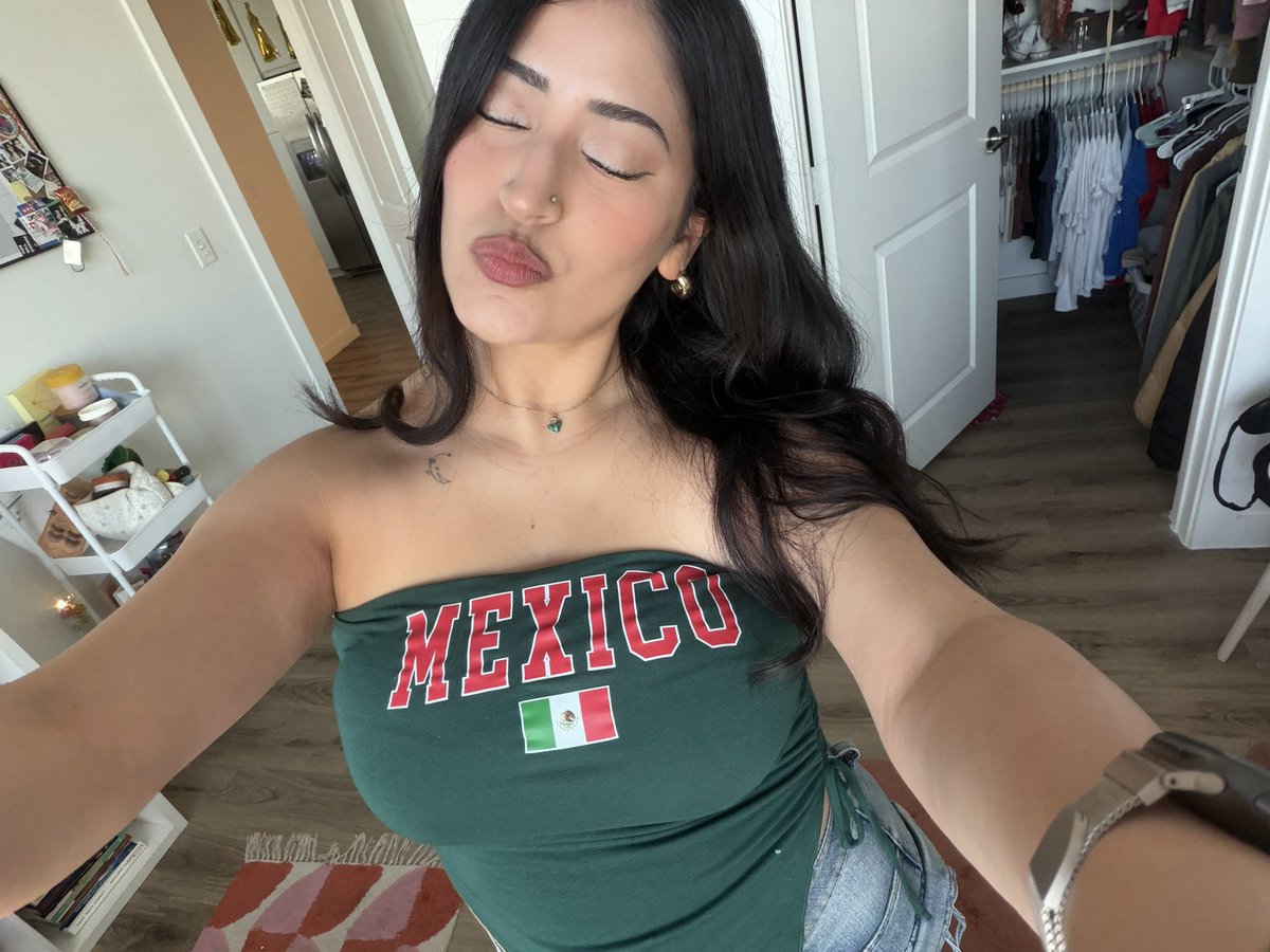 daniela_v55's tweet photo. 🇲🇽 https://t.co/RvLaBSUdch