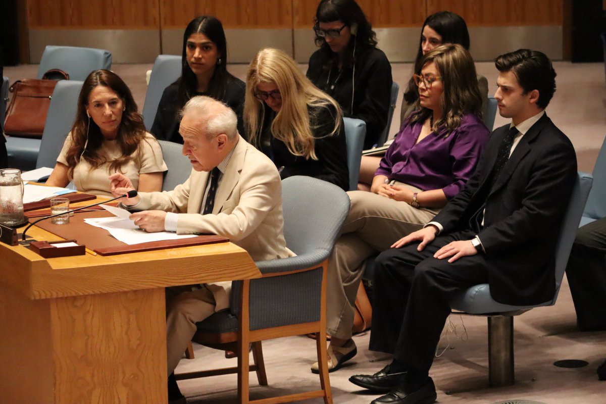 MexOnu's tweet photo. En debate abierto CSONU sobre infancia en conflictos armados, 🇲🇽 condenó los ataques contra la niñez y a escuelas e infraestructura vital, cometidos por fuerzas gubernamentales. Urgió al CSONU y a los Estados 🇺🇳 a aplicar el marco legal y a frenar todo ataque contra civiles. https://t.co/wmIVw3AeW6
