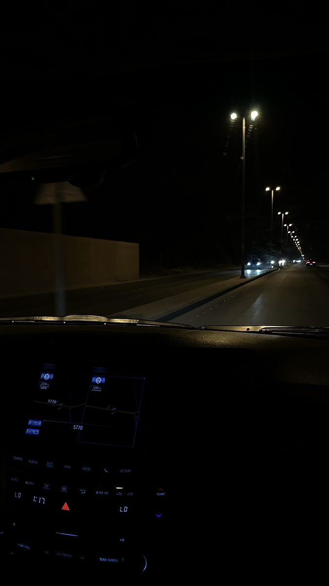 vz808's tweet photo. مصير الليالي السود تظهر لك قمرها🌷 https://t.co/SVOUILonom