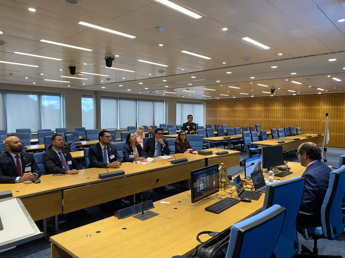 UKinGuatemala's tweet photo. Día 3 en Londres: La comitiva de diputados de Guatemala visitó la OMI y conversó con el Sr. Carlos Salgado sobre navegación segura y eficiente en Océanos Limpios. También observaron las preguntas parlamentarias y participaron en una mesa redonda con el BGIPU. https://t.co/8zTQSJrP0W