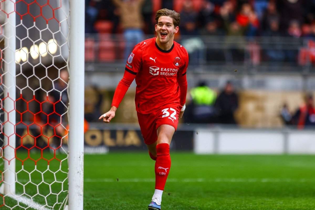 SportsPeteO's tweet photo. Bristol City have had a £2.5m bid for Leyton Orient striker Dom Ballard rejected #BristolCity #LOFC https://t.co/YJQqr3xPgi