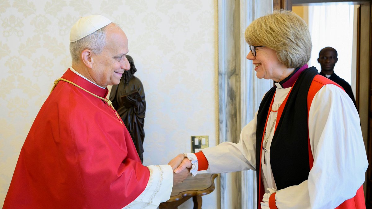 LutheranAnswers's tweet photo. The Pope: if you consecrate a bishop I'll excommunicate you! 

Also The Pope: https://t.co/ITFfFgdsr1