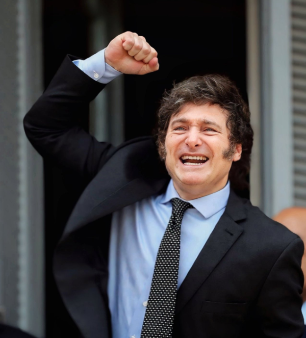 ElTrumpista's tweet photo. Atención. Salió hoy en Clarín una encuesta de Equipo Mide de cara a 2027.

La Libertad Avanza de Milei ARRASA y queda al borde de ganar en PRIMERA VUELTA.

🟣 La Libertad Avanza - 39.2%
🔵 Kirchnerismo - 20.3%
🟢 Peronismo no K - 19.0%
🟡 PRO - 10.2%
🔴 Izquierda - 8.9%
🟠 Provincias + UCR - 2.6%

*excluye indecisos / no sabe