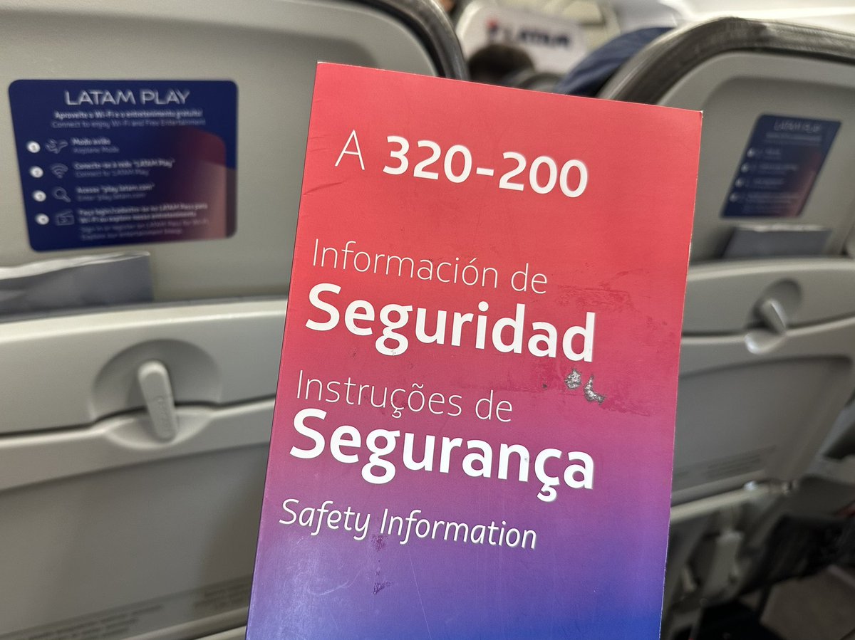 TodaysFlight's tweet photo. #LA1305 from #ASU to #GRU. On a similar flight most European airlines would brag about their product being short haul Business Class. #LATAM is a bit more modest, calling this their Premium Economy service. Their cabin crew was First Class though. Great #paxex! #avgeek #aviation https://t.co/Nvq1W64iA5