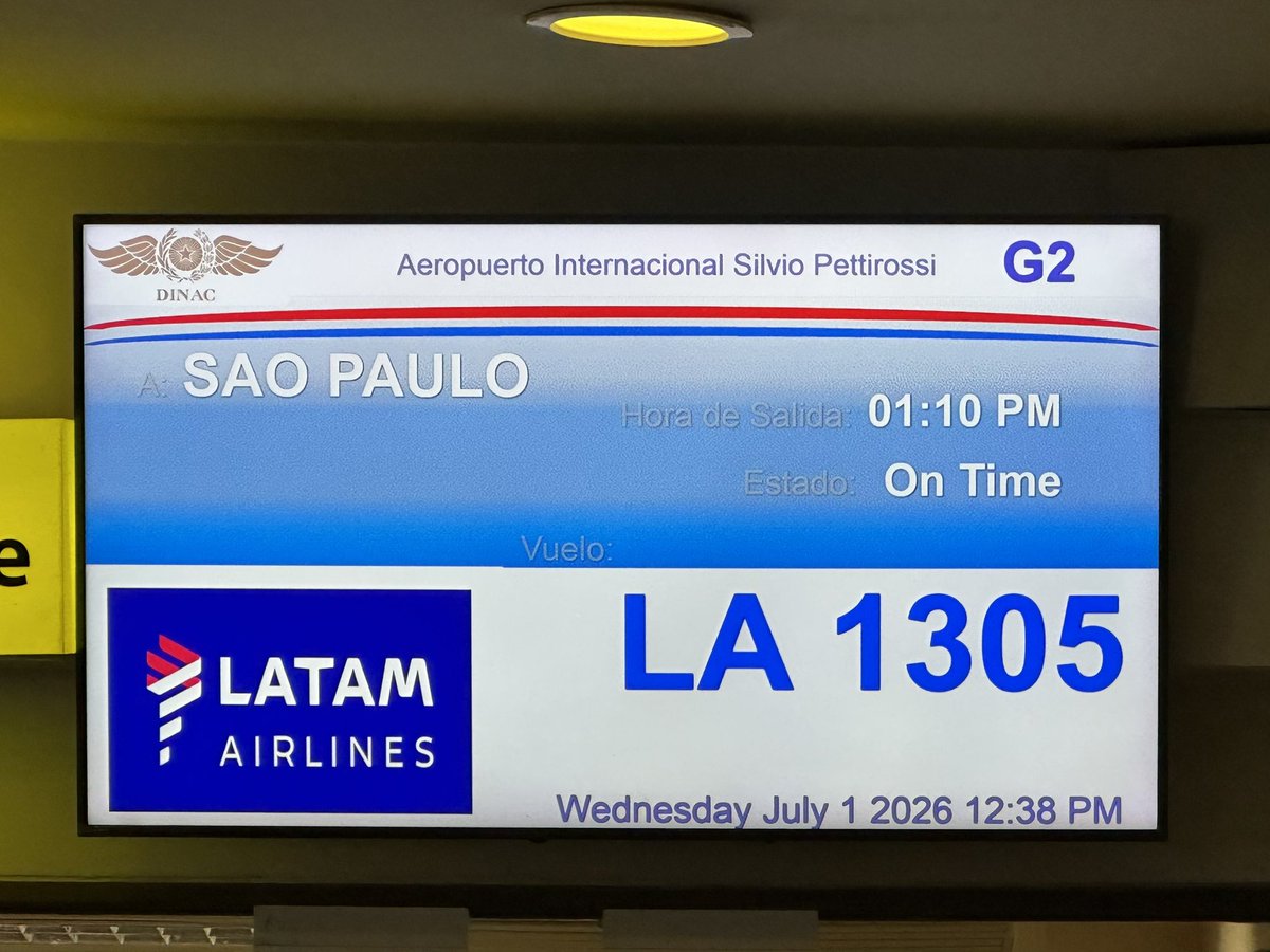 TodaysFlight's tweet photo. #LA1305 from #ASU to #GRU. On a similar flight most European airlines would brag about their product being short haul Business Class. #LATAM is a bit more modest, calling this their Premium Economy service. Their cabin crew was First Class though. Great #paxex! #avgeek #aviation https://t.co/Nvq1W64iA5