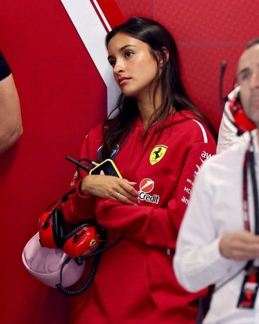 Diorgirlx's tweet photo. she loves ferarri https://t.co/bZ9kFgGDWA