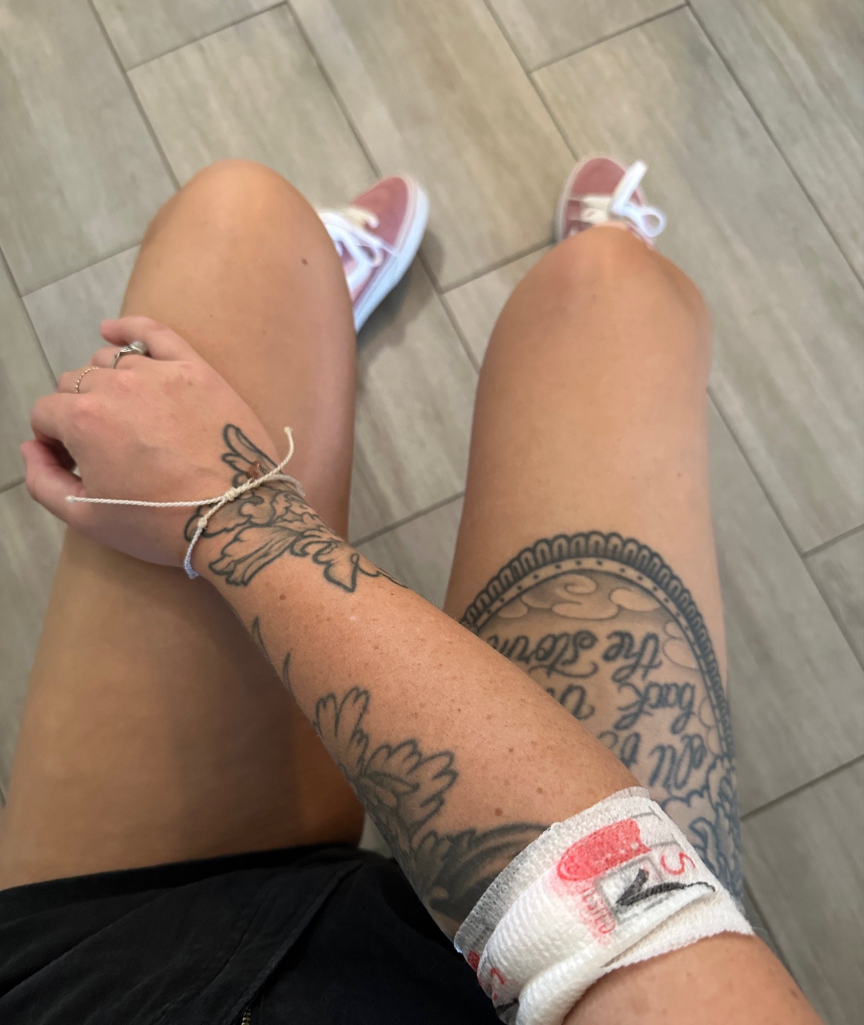 2 pic. got my talent testing done & now live on Chaturbate for the next 4 hours :) come playyyy ⬇️ https://t.co/nFkJ84MnOz https://t.co/qyMyzOlzuo