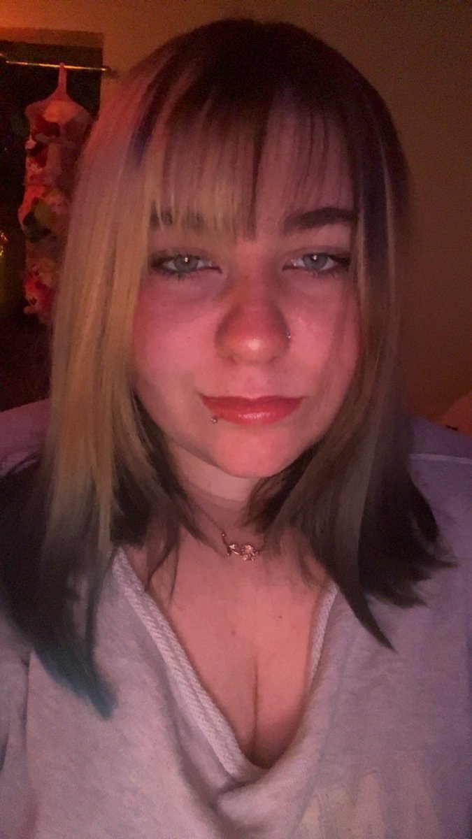 beansiscool101's tweet photo. The stream will be back up in a couple of minutes! https://t.co/9SLPhbJ0g9