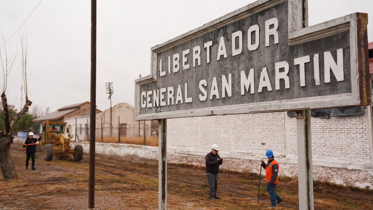 MuniJuninMdz's tweet photo. Comenzó una obra histórica para el Este mendocino. Iniciaron los trabajos del Tren de Cercanías que unirá Junín, San Martín, Maipú y Luján de Cuyo, mejorando la conectividad y generando nuevas oportunidades para miles de vecinos. #TrenDeCercanías #JunínMendoza https://t.co/nurTKhtDhS