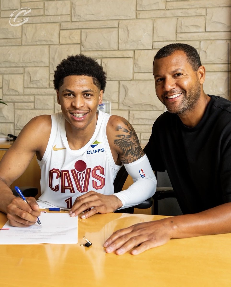 BREAL412's tweet photo. What a day for Meleek Thomas, who signed his NBA rookie contract with the Cavs. A four-year deal worth $9.3 million, including $6.4 guaranteed‼️🏀🔥💰 https://t.co/YbtX0bWhWQ