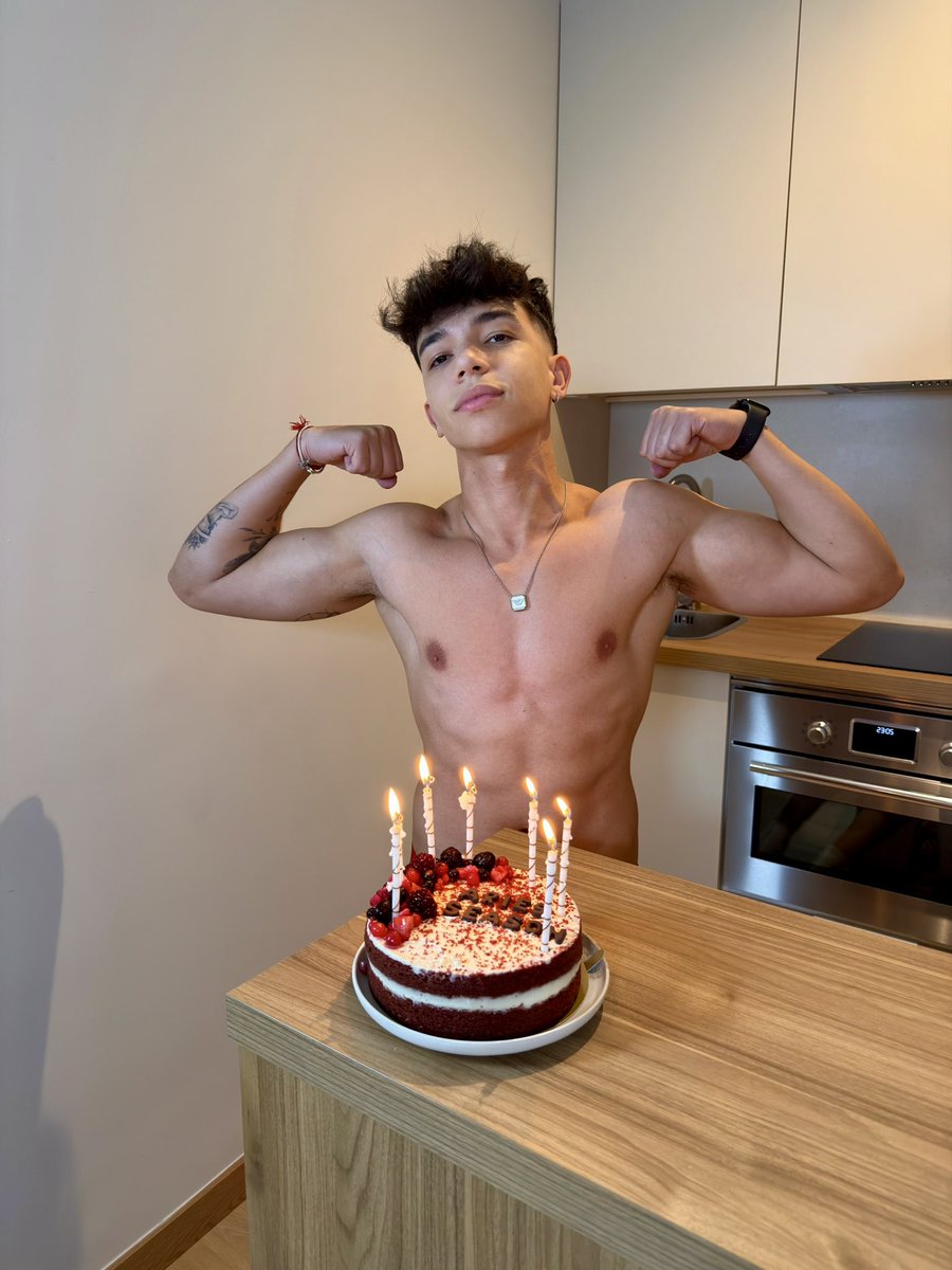 maurotwinkx's tweet photo. Instagram vs X 😏

https://t.co/RUz0lsi9IQ https://t.co/fxyr0t7kJ9