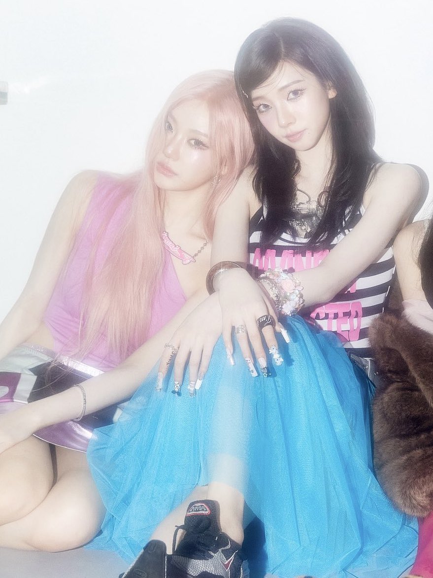imnotning's tweet photo. ningrina 💗🖤 https://t.co/sCEKNeYm3S