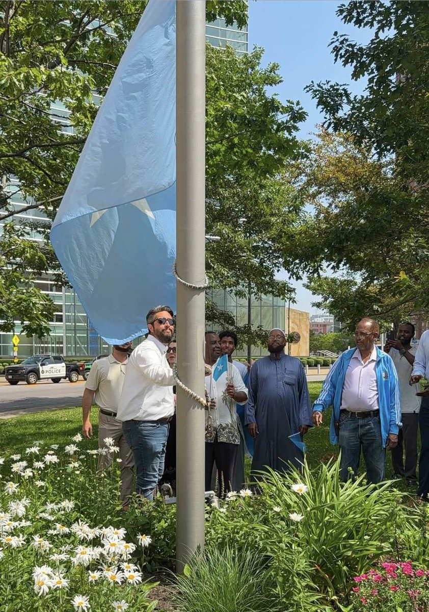 libsoftiktok's tweet photo. Buffalo City Hall held a Somali flag raising ceremony today.

Just yesterday they canceled 4th of July fireworks.

No celebration for America’s 250th but they can celebrate foreign invaders.

TREASONOUS TRAITORS https://t.co/Ay3oaNsCvv