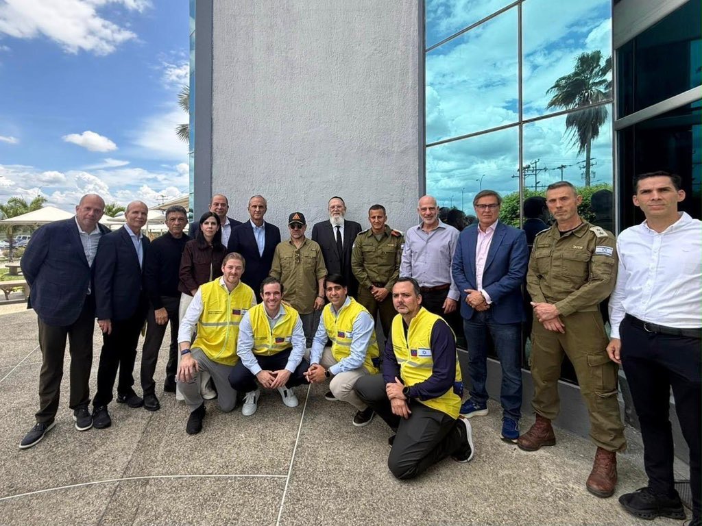 soyleninc's tweet photo. 🚨🇮🇱🇻🇪| Un equipo preliminar de la delegación israelí de asistencia humanitaria aterrizó en Venezuela hace un momento, en respuesta al terremoto que azotó al país.

Los equipos de expertos comenzarán a operar junto a las autoridades locales para apoyar los esfuerzos de recuperación, mientras comparten el conocimiento y la experiencia que el Estado de Israel ha adquirido en la respuesta a terremotos, situaciones de emergencia y misiones de asistencia humanitaria en todo el mundo.

¡Gracias Israel!