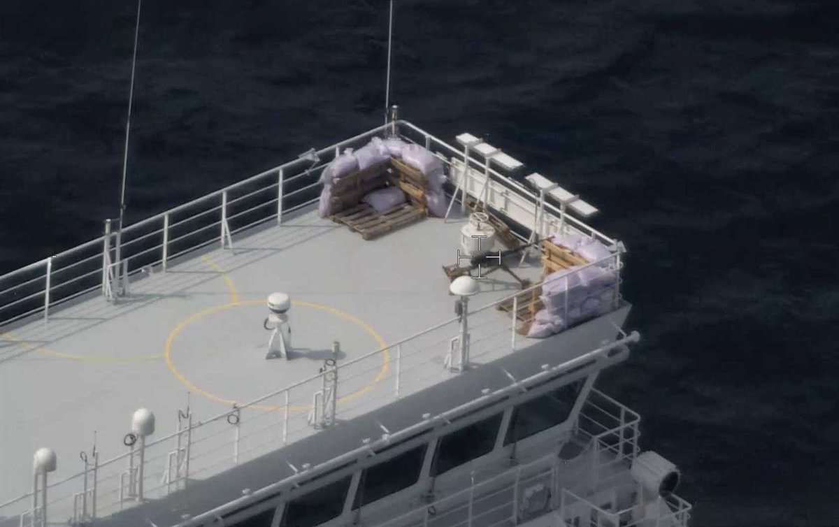 khodorkovsky_en's tweet photo. I thought I'd seen every way the Kremlin militarizes ordinary life.

Then came the photos: machine gun on a tanker full of liquefied gas — a ship that becomes a bomb the moment something hits it. 🧵[1/15] https://t.co/uMLO1B6Fky