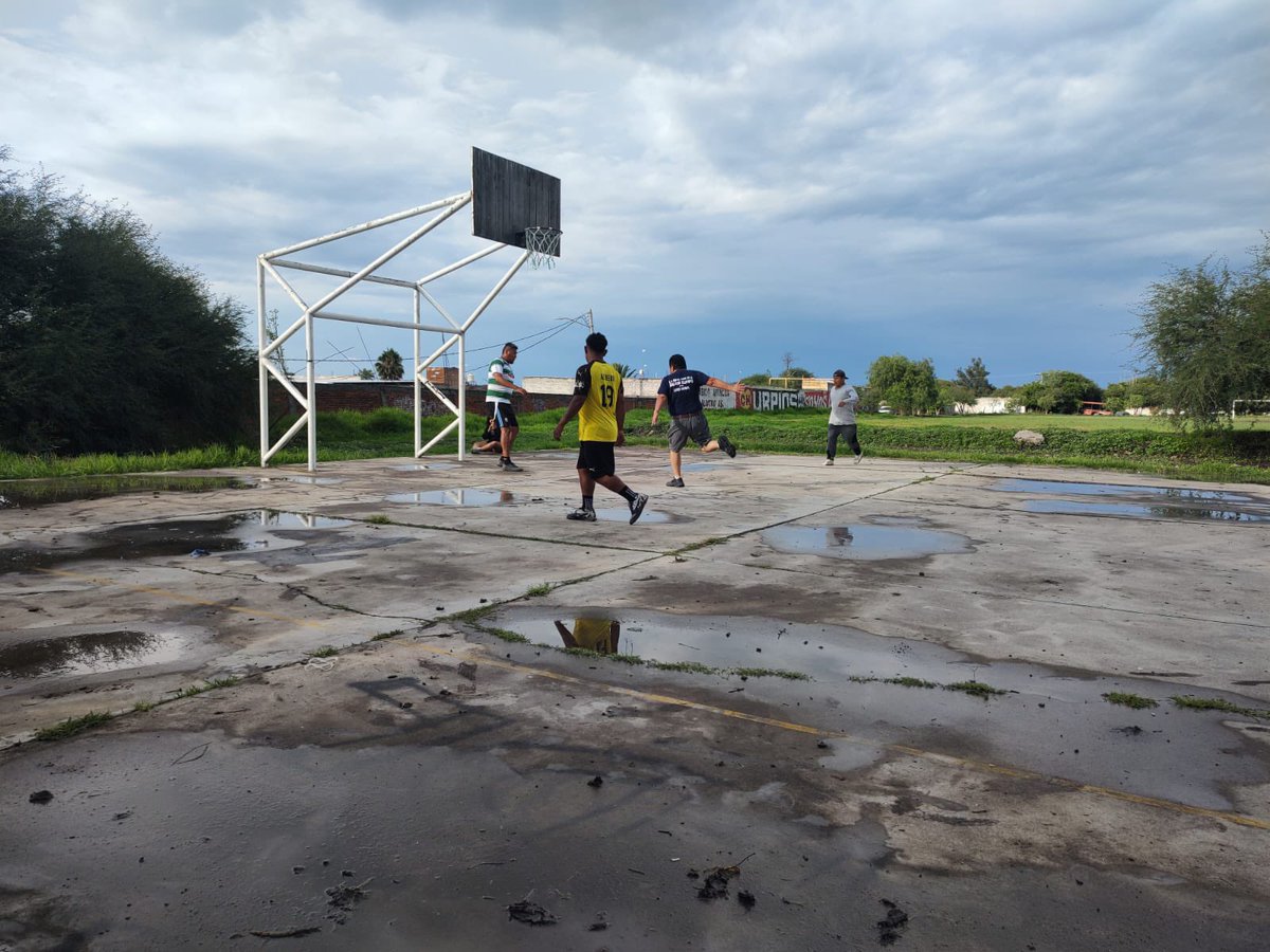 SedeaQro's tweet photo. ¡La pasión del mundial se vive en las comunidades! Vivimos una gran jornada futbolera en la localidad de La Venta de Ajuchitlancito, Pedro Escobedo.
Para el Gob. @makugo, impulsar el deporte es fundamental para construir comunidades más fuertes, sanas y unidas. #AquíContigo 🏆 https://t.co/aFrteSQ0bi