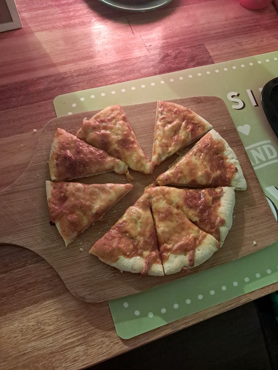 MaestroStrangeX's tweet photo. Pizzita de mi alma🍕 https://t.co/btMJlMYrcx