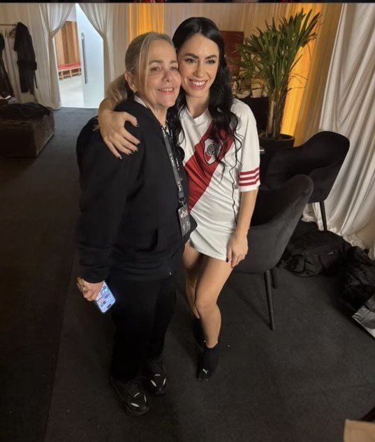 shinelaesp's tweet photo. Y si ves mi cara en algún cartel
Es para ver orgullosa a mi madre
❤️‍🩹✨️ https://t.co/1ReaRDdkPH