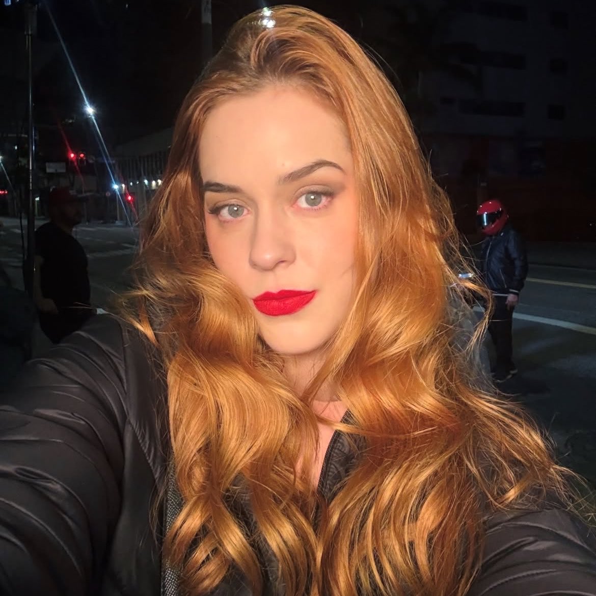 jdmwesley's tweet photo. que ruiva mais linda do mundo 🧡 https://t.co/mCNbafdKCn