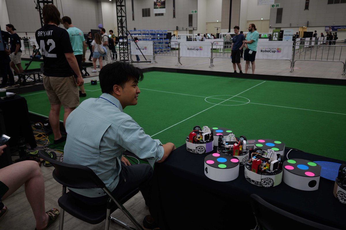 gyokuron0501's tweet photo. RoboCup2026 INCHEON
第一試合 vs The Bots(Canada)
2-0で勝利したろん！
#GreenTea_SSL
#RoboCup2026 https://t.co/QRDMZMBWsE