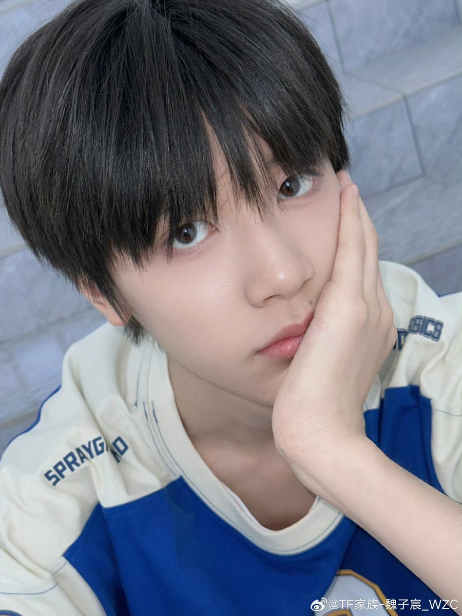 WEIZICHENTH's tweet photo. TF家族-魏子宸_WZC  𝘸𝘦𝘪𝘣𝘰 𝘶𝘱𝘥𝘢𝘵𝘦  ˖ ྀི  | 2026.07.01

( 1/2 )

  “  สวัสดีค้าบ วันนี้น้องเว่ยหล่อไหม น่ารักหรือเปล่าครับ ”

🌠 ：https://t.co/3yxteS1kSc
🩵 — #魏子宸 #weizichen #เว่ยจื่อเฉิน #TF家族 https://t.co/dXUXLQ7N3V
