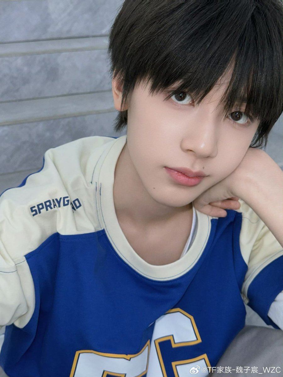 WEIZICHENTH's tweet photo. TF家族-魏子宸_WZC  𝘸𝘦𝘪𝘣𝘰 𝘶𝘱𝘥𝘢𝘵𝘦  ˖ ྀི  | 2026.07.01

( 1/2 )

  “  สวัสดีค้าบ วันนี้น้องเว่ยหล่อไหม น่ารักหรือเปล่าครับ ”

🌠 ：https://t.co/3yxteS1kSc
🩵 — #魏子宸 #weizichen #เว่ยจื่อเฉิน #TF家族 https://t.co/dXUXLQ7N3V
