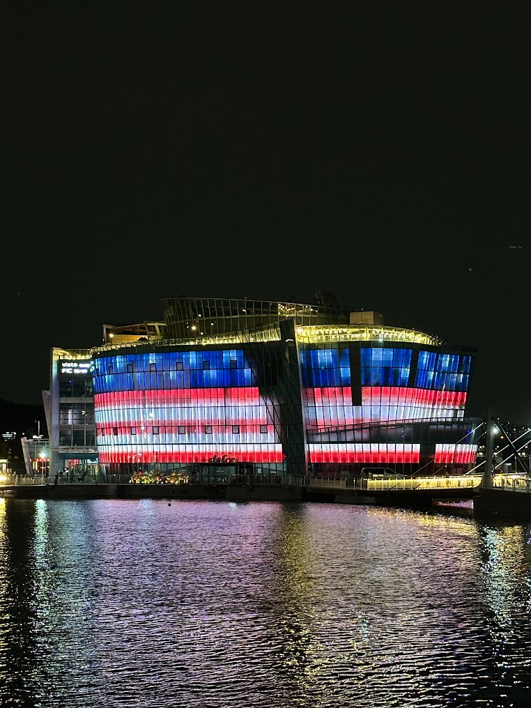 USEmbassySeoul's tweet photo. 오는 7월 4일, 🇺🇸 미국 성조기를 상징하는 레드, 화이트, 블루 조명으로 물든 세빛섬, N서울타워, 반포대교, 롯데월드타워, 그리고 광화문 주한미국대사관 건물을 만나보세요!

점등 시간에 근처에 계신다면 ���진이나 영상을 ���어 여러분의 SNS 계정에 스토리나 게시물로 올리고 @usembassyseoul을 태그해주세요! 📸✨

그중 몇 장을 선정해 저희 공식 계정에 소개하고, 선정된 분들께는 미국 독립 250주년 #Freedom250 기념품 패키지를 드립니다. 🎁

🕢 점등 시간
• 세빛섬 & N서울타워: 오후 7:30–10:30
• 반포대교: 오후 9:40–9:50
• 롯데월드타워: 오후 8:00–10:00

*미국대사관 SNS 콘테스트 규정: https://t.co/rOXg2Kos0m