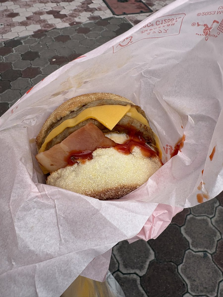 trainyubeshi's tweet photo. プリンスの部屋朝食も中々でしたが、朝マックは越えませんでしたしん https://t.co/U87AozzuPE