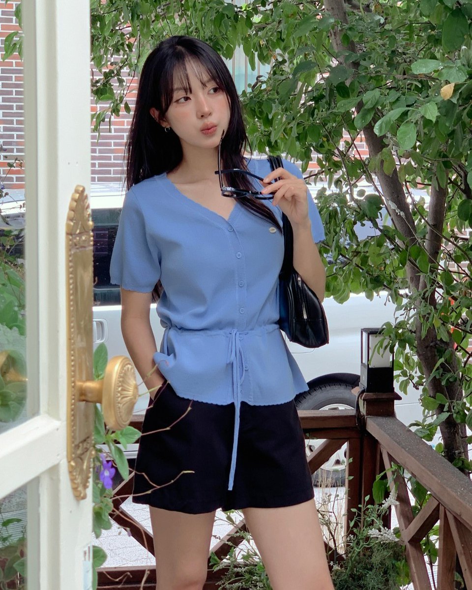 HotpingJ's tweet photo. ＼今なら全品20%OFF／

ウエストをすっきり見せつつ
窮屈さのない快適なフィット感が魅力の

📌ウェーブVネック半袖ニットカーディガン
https://t.co/px7FzWnCA8

スカラップデザインが
さりげなくラブリーなポイントになり
女性らしさをUP💕

上品さと可愛らしさを兼ね備えた
手放せない一枚です👌 https://t.co/CNx1JzxjUl