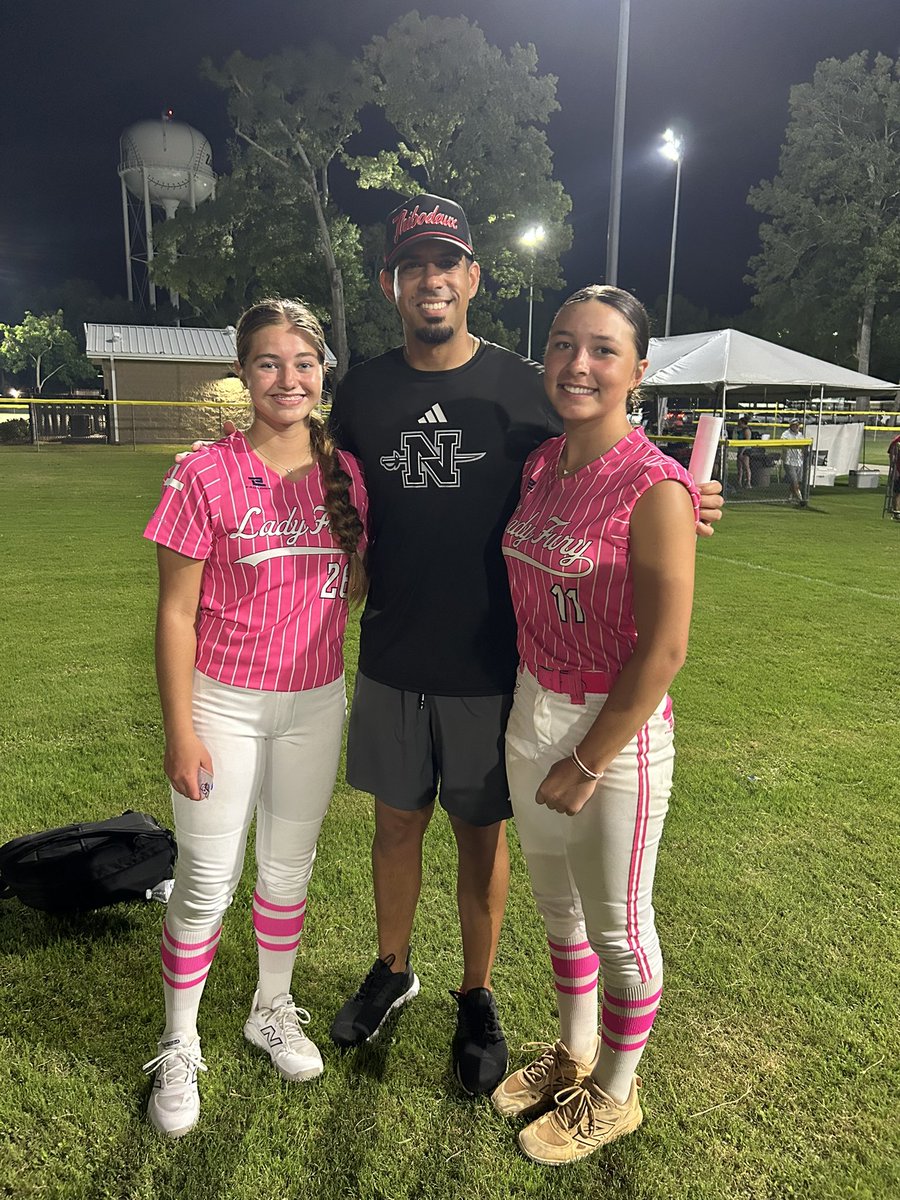 raeganharrell26's tweet photo. Great experience at the USSSA Capitol Summer Showcase camp this past weekend. Thanks to the coaches for your time and feedback! @mstine22 @TylerDobson25 @Coach_AVazquez @HannieB08 https://t.co/cD7rCyPKV8