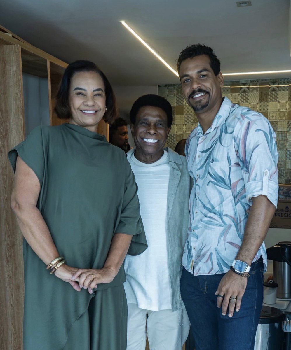 centralreality's tweet photo. Solange Couto foi confirmada como parte do elenco da nova série policial Delegacia de Homicídios, do Disney+, onde interpretará a mãe do protagonista vivido por Marcello Melo Jr. Ela fará par com Neguinho da Beija-Flor. https://t.co/rjRUS0UMqX