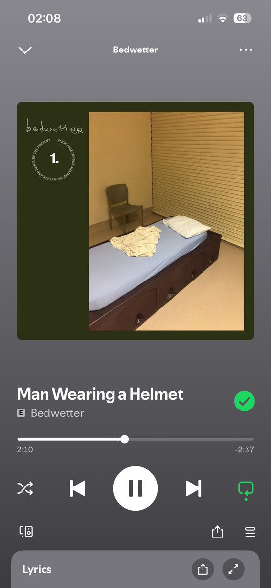 marsevvi's tweet photo. i was listening to this omw 2 highschool when i was like 14 with my shitty £4 headphones, didnt even give myself a chance to have a good day LOL https://t.co/gkS0mWpfBW