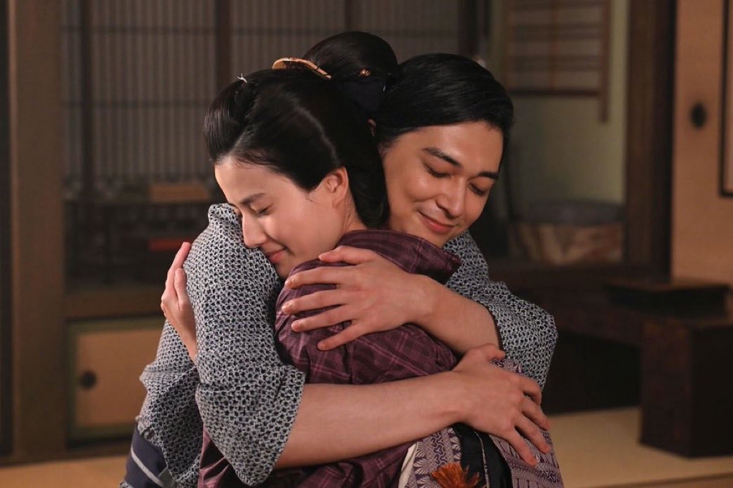 Coco2Poppin's tweet photo. 佐藤二朗さんと橋本愛さんの「ボディタッチハラスメント」騒動はおかしいよな。

夫婦役のドラマで、制作側が「橋本さんのトラウマは佐藤さんには伝えなくていい、自然に演技させて」って決めてたのに佐藤さんが自然な流れで顎に触れただけで「トラウマ発動」っておかしくね？

イケメン俳優とはラブシーン・密着ハグ平気でやって、ハリウッドのデンゼル・ワシントンとは笑顔でハグしてるくせに、57歳のベテラン俳優には顎タッチで大問題って…
これトラウマじゃなくて「相手による差別」だし、単なるルッキズムのおっさん差別だろ！

佐藤さんはむしろ「この役降板したい」って言ってた側な。
楽屋で善意で話し合っただけなのに、文春が「爆弾ハラスメント」って煽りタイトルで切り取っただけ。

橋本愛さんは極左思考で日本共産党と繋がってるらしいが、本当にトラウマがあるなら最初から夫婦役なんて引き受けるなよ。

まさか、何かのスピンのためにワザとやってるのか？

とにかく佐藤二朗さんを全力で擁護しますよ！

#佐藤二朗 #夫婦別姓刑事 #橋本愛 #文春