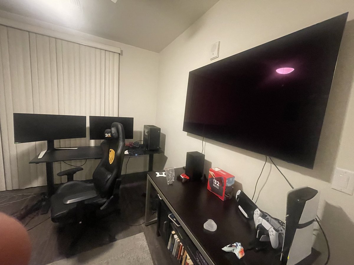 Assassin_757's tweet photo. Before and After!
New setup will be streaming with this year!!
#GamingSetup #BattleStations https://t.co/D3EnEfPuqD