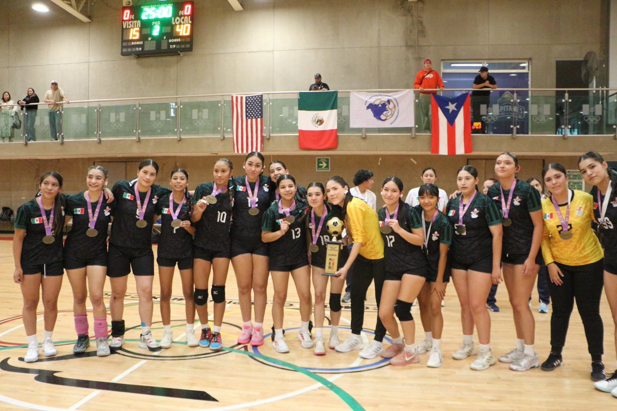 COM_Mexico's tweet photo. ¡MÉXICO SE VA AL MUNDIAL! 🇲🇽🤾‍♀️
 La Selección Femenil de Handball U16 ganó el torneo de la Confederación en el CDOM y selló su pase a la Copa del Mundo en Marruecos 🇲🇦✈️. ¡Cierre de oro para las campeonas! https://t.co/WBx2O5JbwE