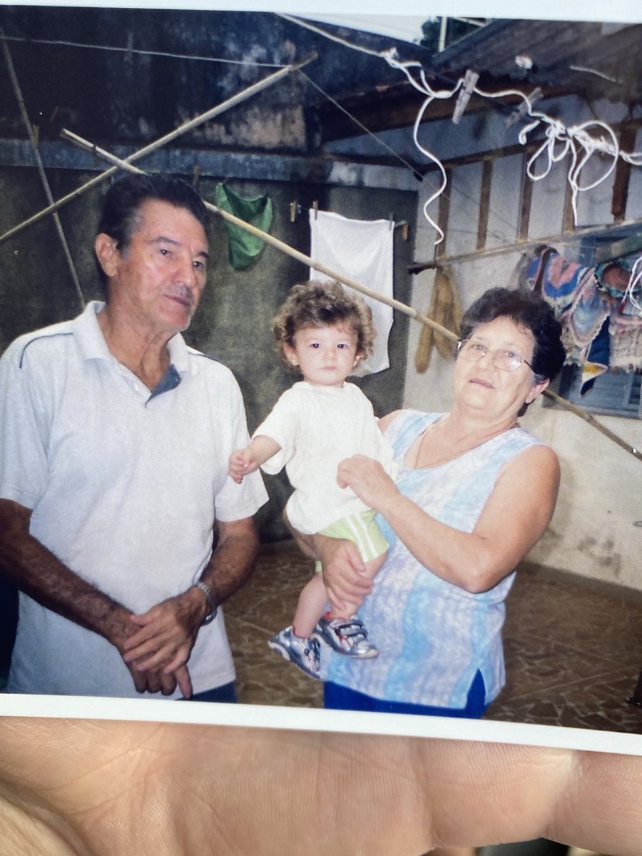 rbcarlim's tweet photo. Vou fazer tudo oq eu vou fazer na vida por vocês 

Minha vida inteira vai ser baseada em fazer tudo pra honrar vocês e vocês pela graça de Deus tão aqui vendo tudo

Acolheram nois quando eu minha mãe e meu irmão n tinha nem pra onde ir eu amo vocês sem vocês nois n tava nem aqui https://t.co/5pMvNmmhbe