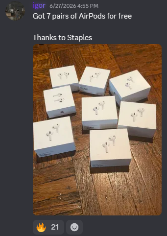 GlitchedDeals's tweet photo. There is something wrong with Staples.

They are giving away AirPods, iPads, Apple Pencils and more items for dirt cheap.

Or basically free.

This glitch has been active for over 72 hours.

I don't know how long this will last.

Who wants it? Like this tweet https://t.co/WaHpSTpYQO